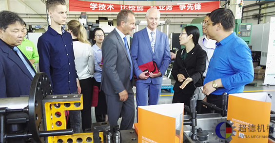 為什么外國人都在使用三維柔性焊接工裝？三維柔性焊接平臺(tái)廠家超德告訴您